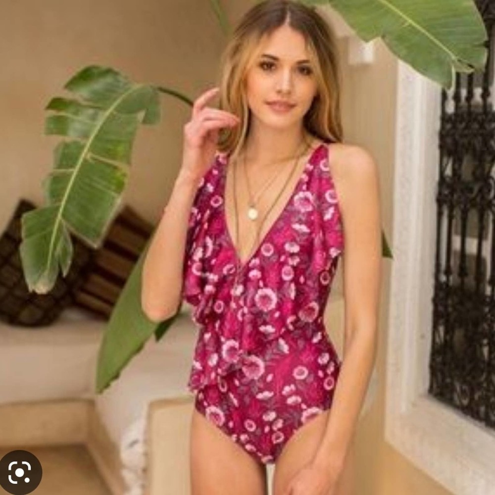 JOYFOLIE Kona One Piece Swimsuit in Floral Size L